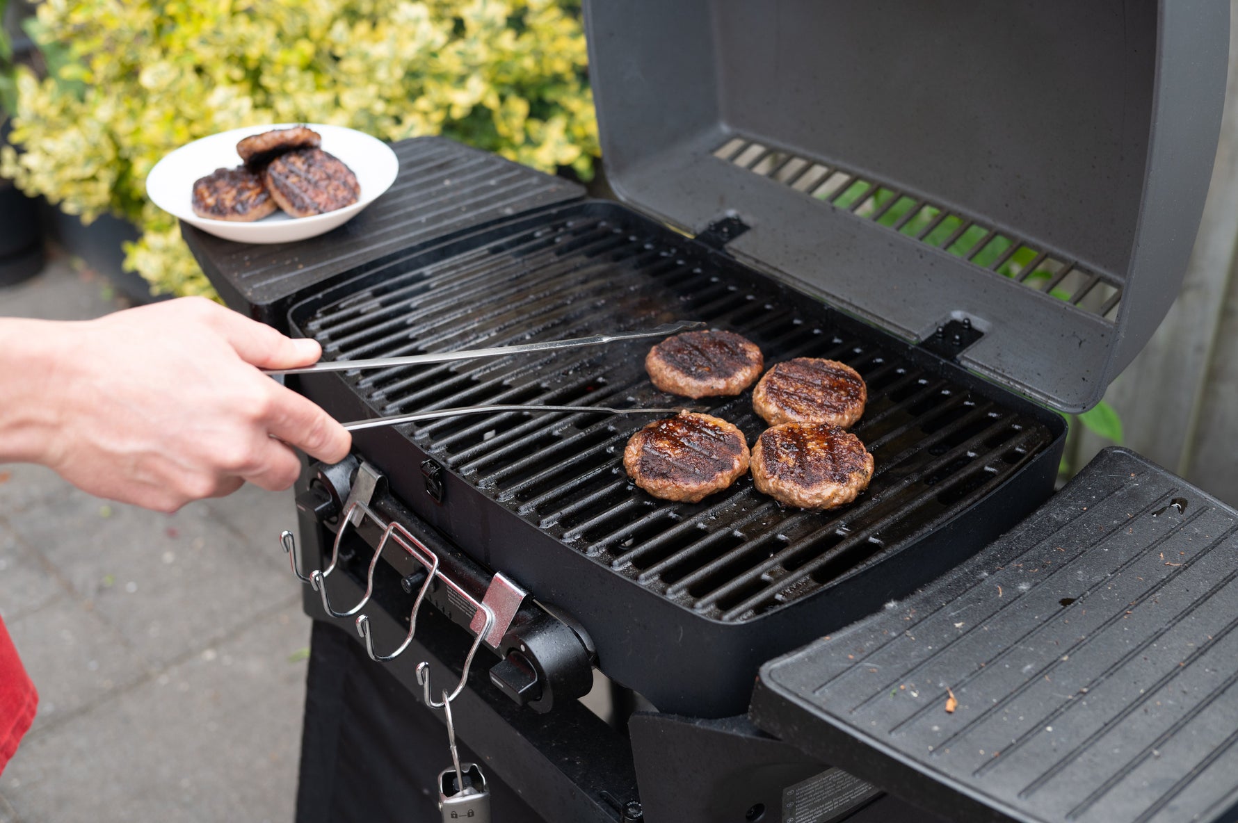 Gas vs Wood vs Cheap Charcoal: Which Fuel Is Best for BBQ?